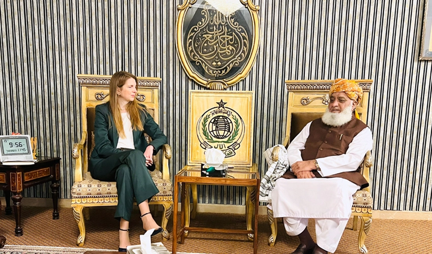 British HC, JUI chief Afghan discuss migrants' return & women education in Afghanistan