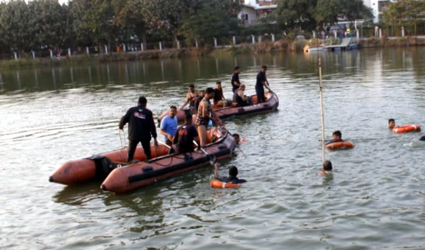 Nine children among 10 killed after boat capsizes in India