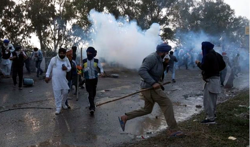 India security forces fire tear gas at protesting farmers on drive to Delhi