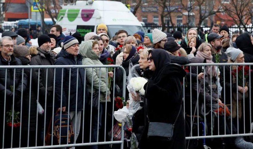 Thousands attend Navalny funeral as Kremlin warns against protests