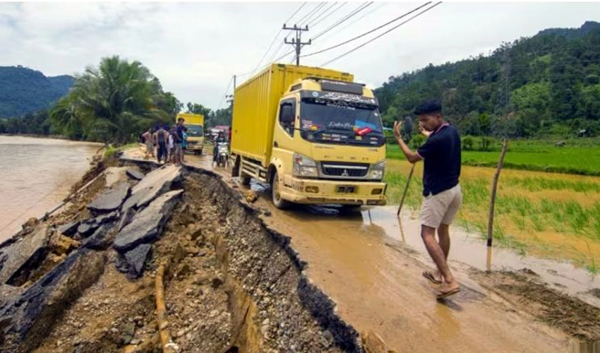 Death toll from Indonesia floods, landslides rises to 26