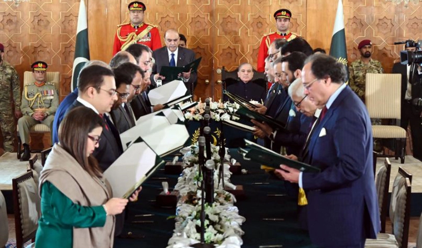 Govt formation process concludes as 19-member federal cabinet sworn in