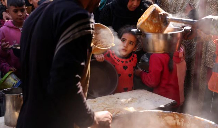 With no chance to celebrate Ramazan, Gazans gather at soup kitchens