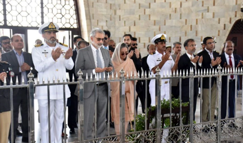 CJP Qazi Faez Isa pays respect at mausoleum of Quaid-e-Azam