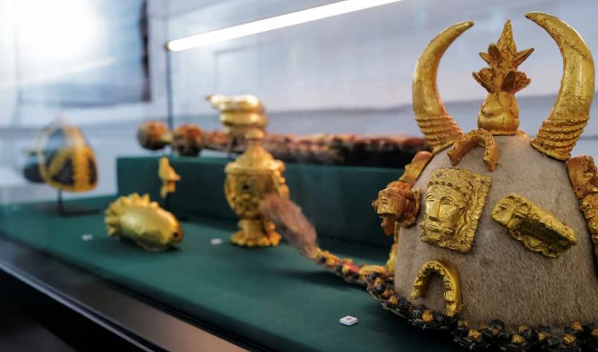 Looted gold, royal treasures go on show back home in Ghana