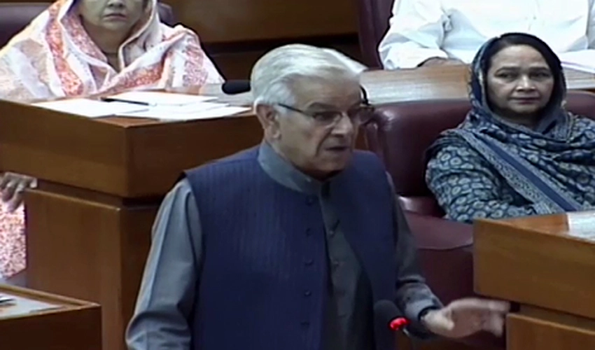 Khawaja Asif demands a reduction in guests in National Assembly