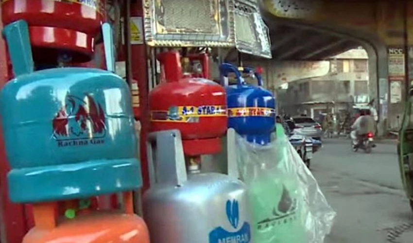 LPG price reduced by Rs 45 per kg for June, fixed at Rs234.60