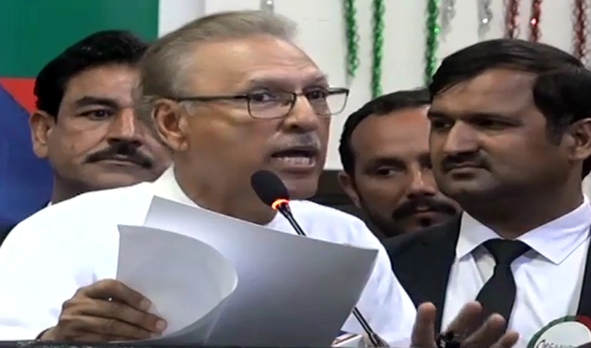 Former President Arif Alvi supports PTI founder’s tweet about 1971