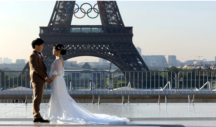 Paris hangs its Olympic rings on the Eiffel Tower