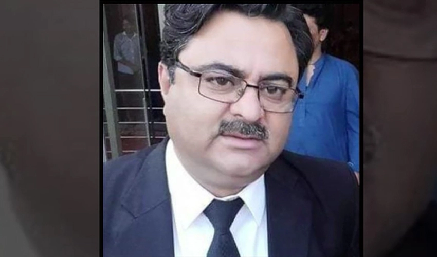 Policeman kills two lawyers over old enmity in Attock courts