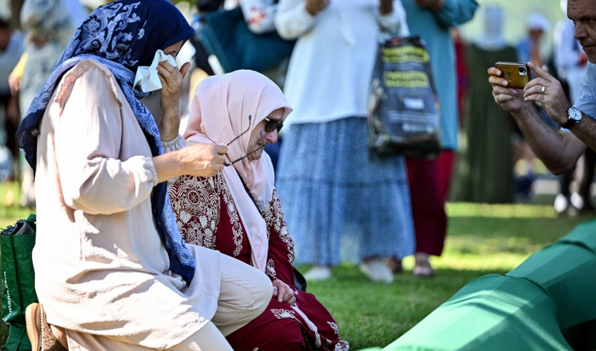 Bosnian Muslims commemorate Srebrenica genocide