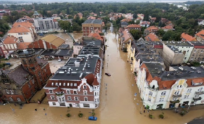 Poland fortifies towns as deadly floods afflict central Europe